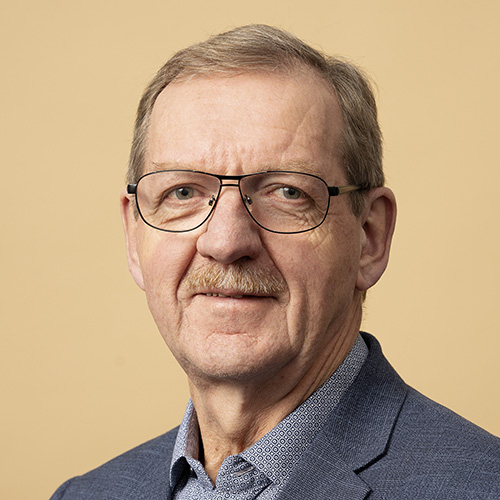 https://www.ft.dk/-/media/cv/foto/2022/s/bjarne-laustsen/bjarne_laustsen_500.jpg