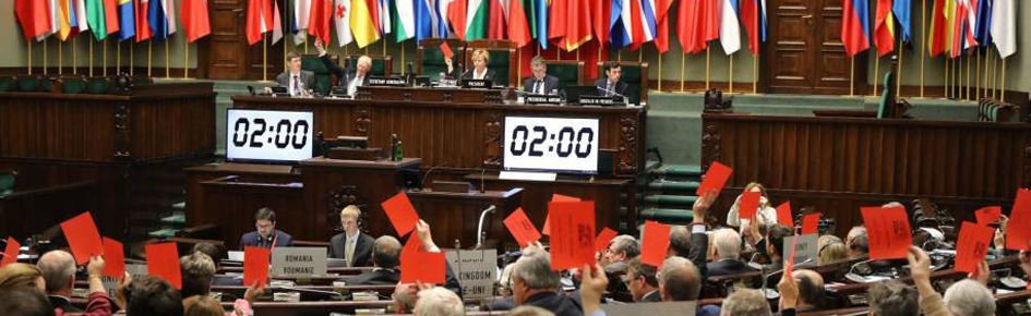 Foto af NATOs parlamentariske forsamling i plenum